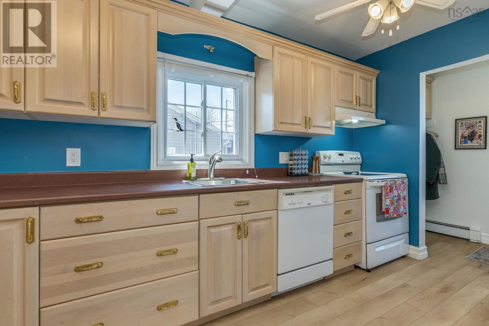 18 Devon Crescent, Halifax, Nova Scotia  B3R 2G3 - Photo 4 - 202607406