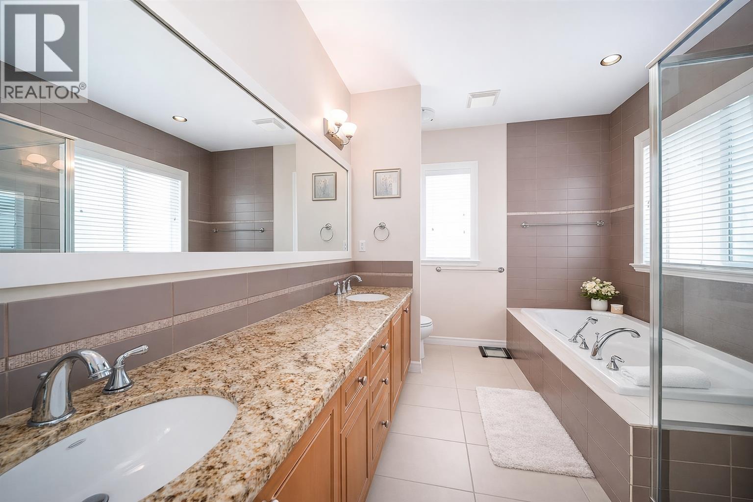 6291 Semlin Court, Richmond, British Columbia  V7C 5S3 - Photo 11 - R3114044