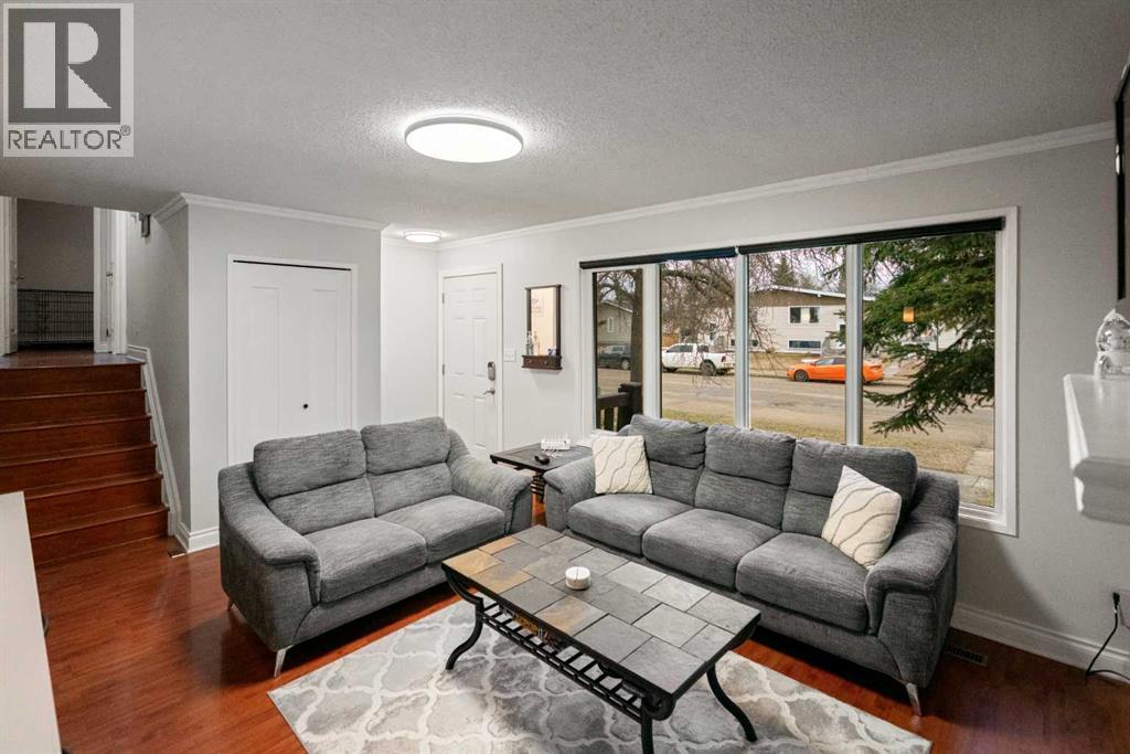 6706 Marler Drive, Camrose, Alberta  T4V 3R3 - Photo 3 - A2301769