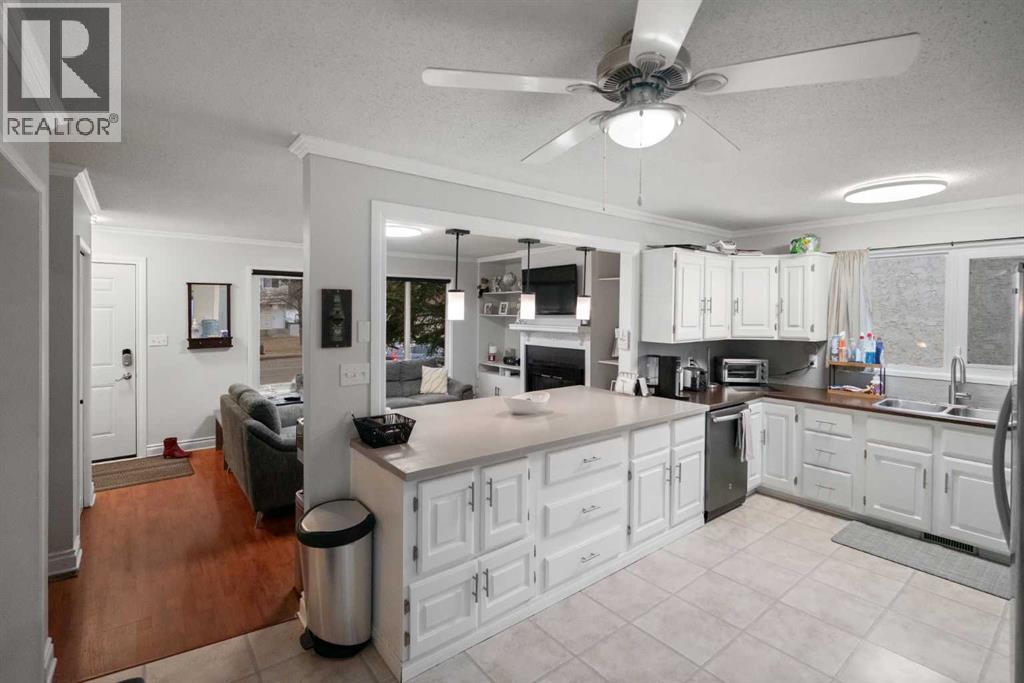 6706 Marler Drive, Camrose, Alberta  T4V 3R3 - Photo 5 - A2301769