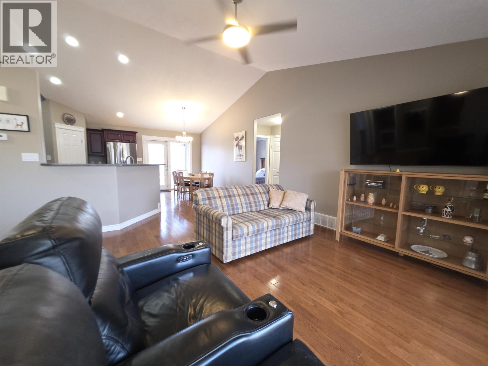 3485 Hargreaves Avenue, Vanderhoof, British Columbia  V0J 3A2 - Photo 2 - R3114368