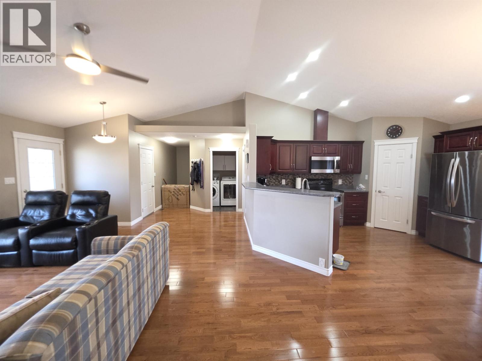 3485 Hargreaves Avenue, Vanderhoof, British Columbia  V0J 3A2 - Photo 3 - R3114368