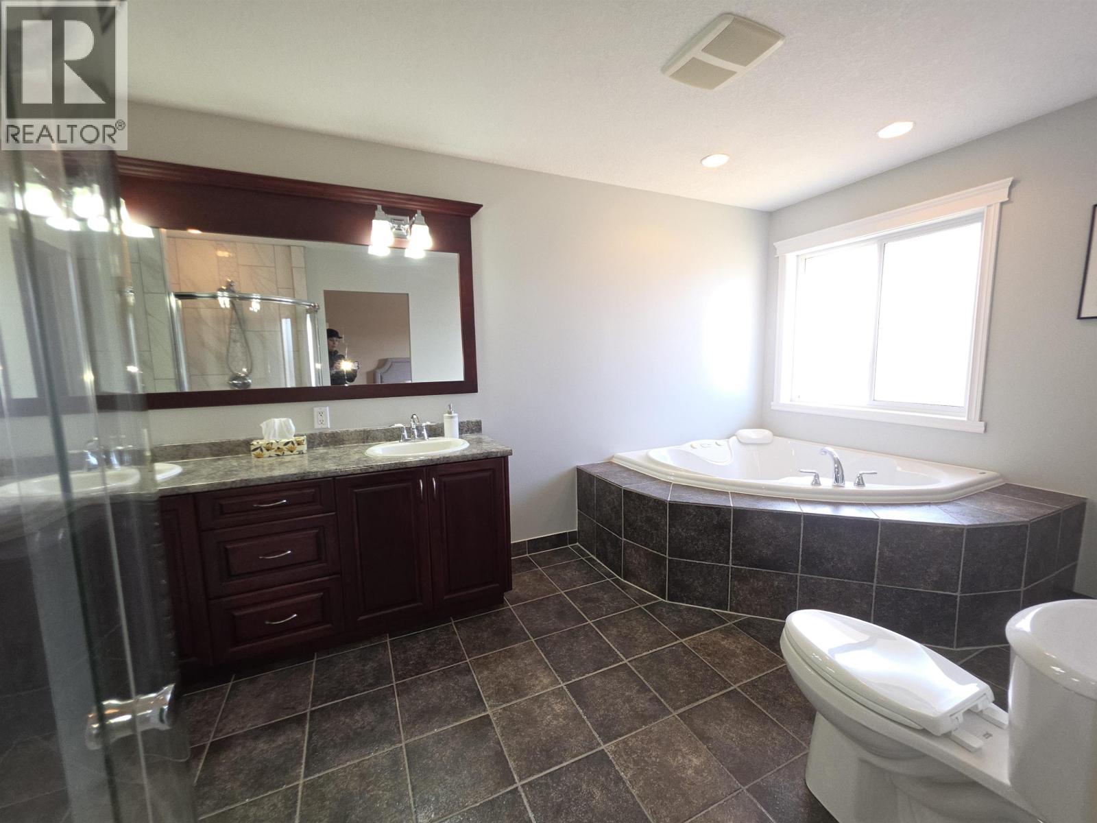 3485 Hargreaves Avenue, Vanderhoof, British Columbia  V0J 3A2 - Photo 8 - R3114368