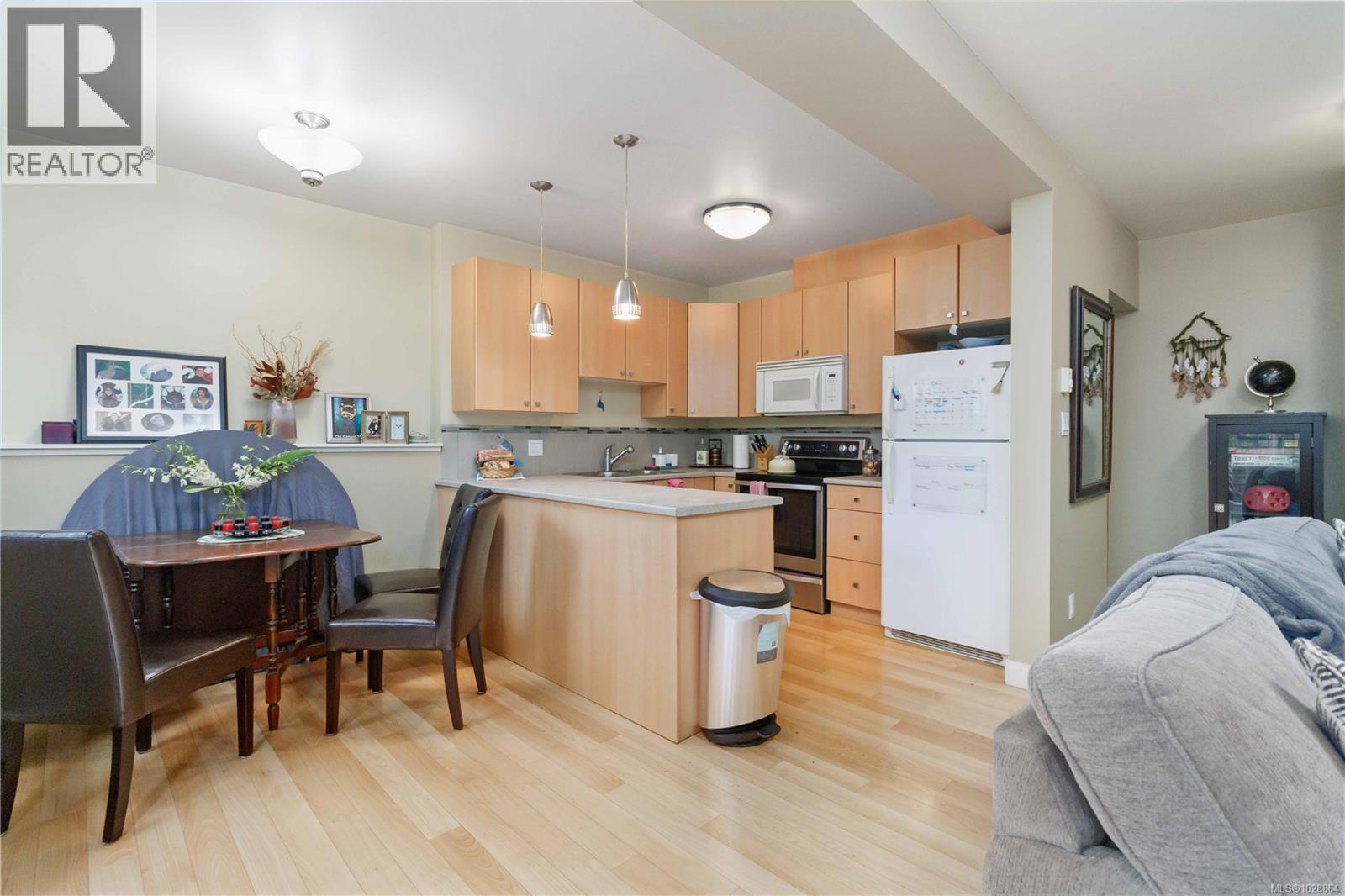 1796 Denman St, Victoria, British Columbia  V8R 1Y4 - Photo 12 - 1028864