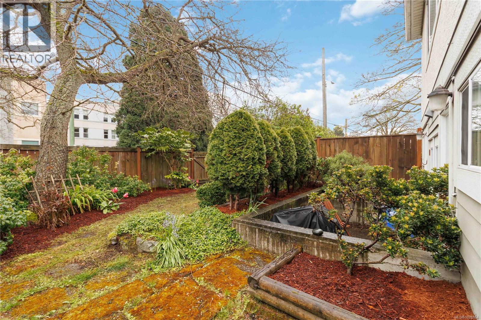 1796 Denman St, Victoria, British Columbia  V8R 1Y4 - Photo 27 - 1028864