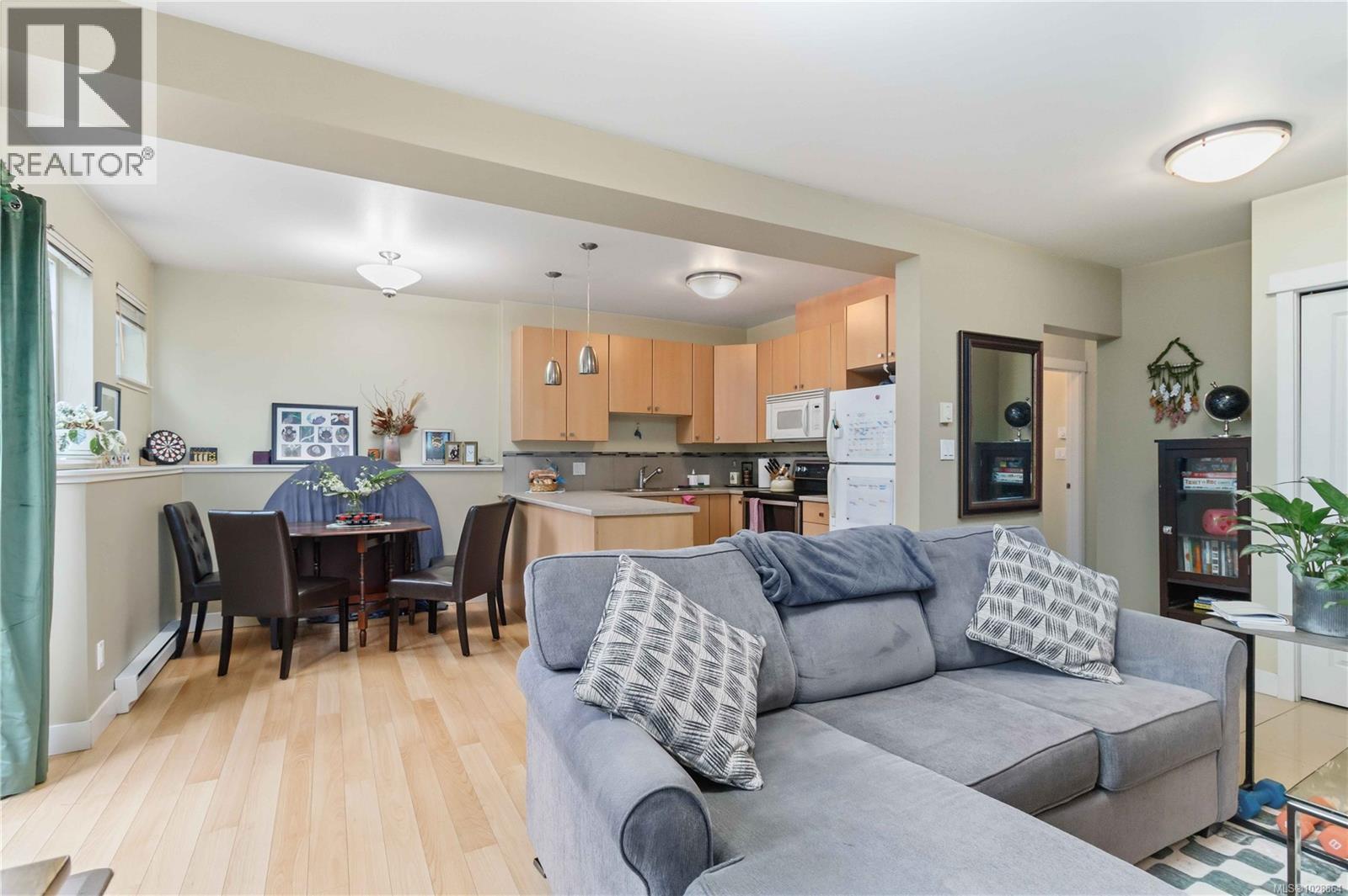 1796 Denman St, Victoria, British Columbia  V8R 1Y4 - Photo 8 - 1028864