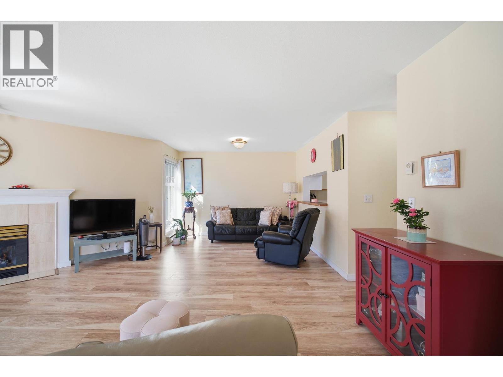 212 7437 Moffatt Road, Richmond, British Columbia  V6Y 1X9 - Photo 2 - R3114337