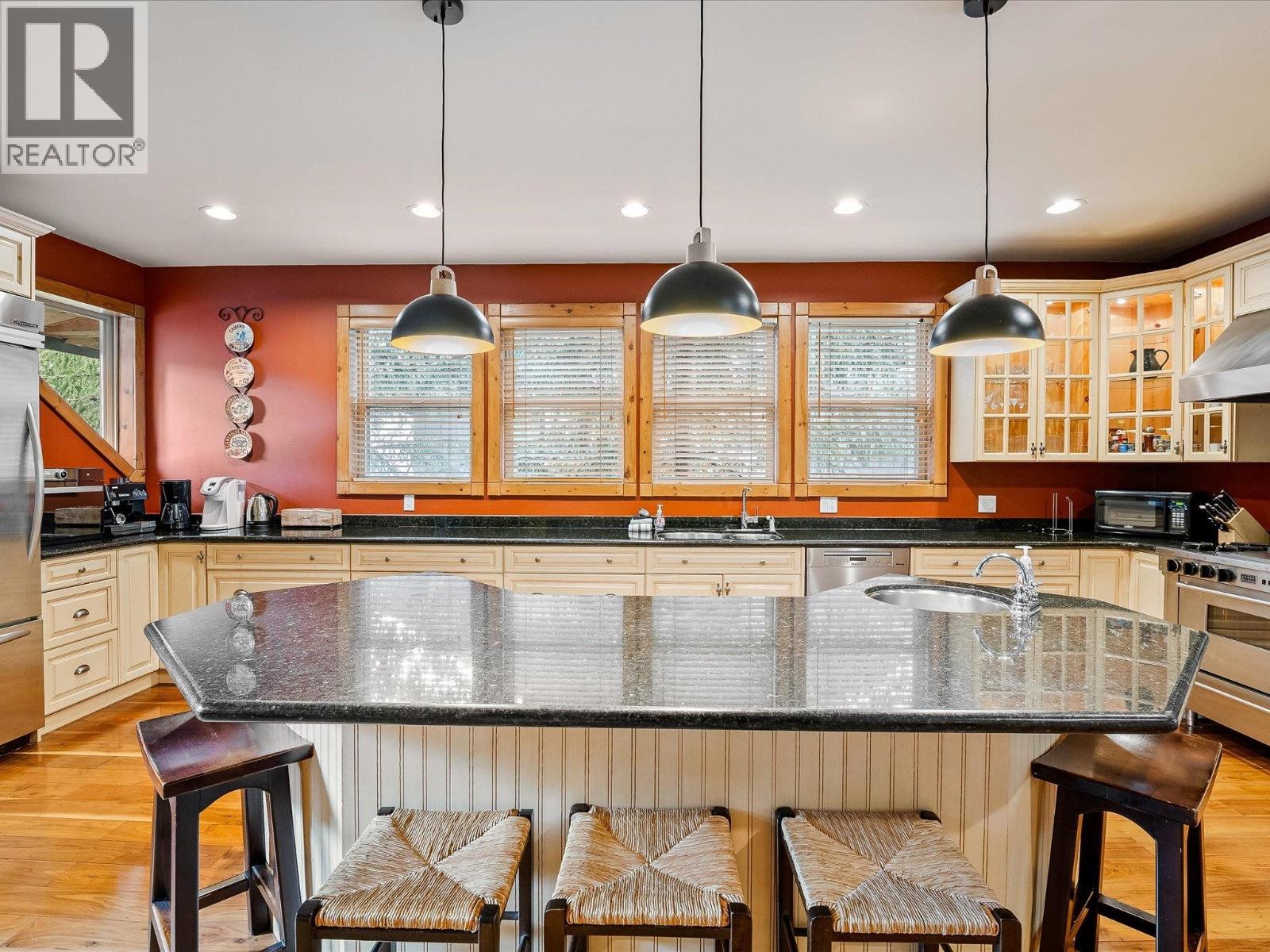 8115 Muirfield Crescent, Whistler, British Columbia  V8E 1J7 - Photo 12 - R3114334