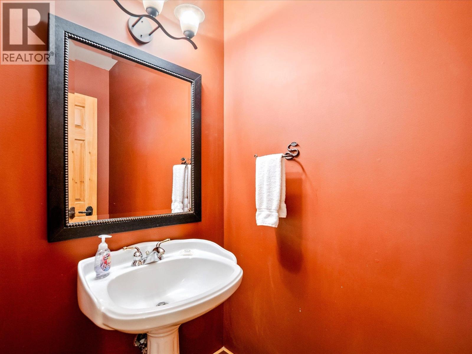 8115 Muirfield Crescent, Whistler, British Columbia  V8E 1J7 - Photo 13 - R3114334