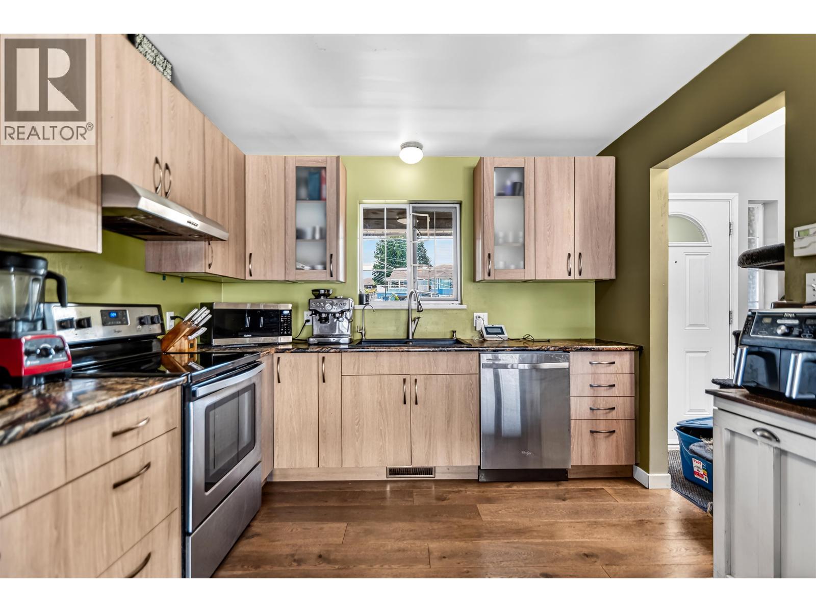 5796 Trail Avenue, Sechelt, British Columbia  V7Z 0L8 - Photo 23 - R3114356