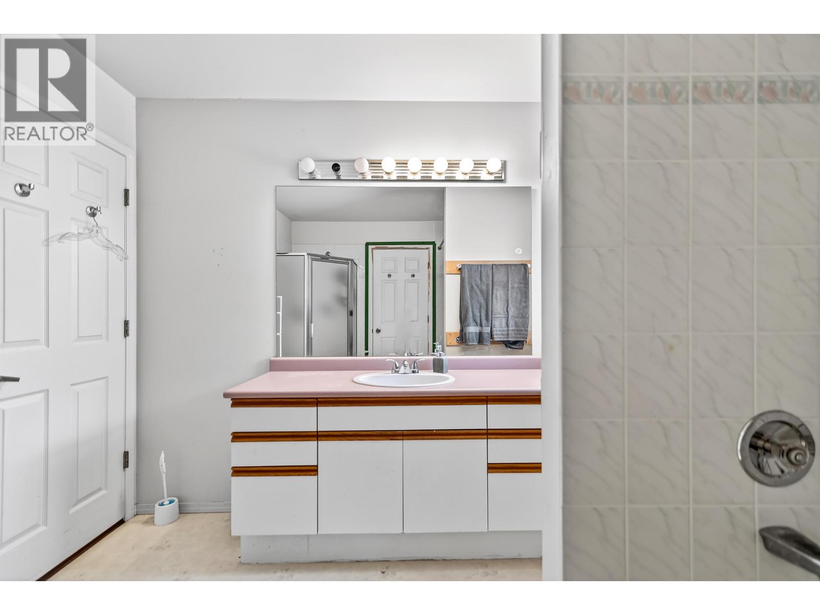 5796 Trail Avenue, Sechelt, British Columbia  V7Z 0L8 - Photo 34 - R3114356