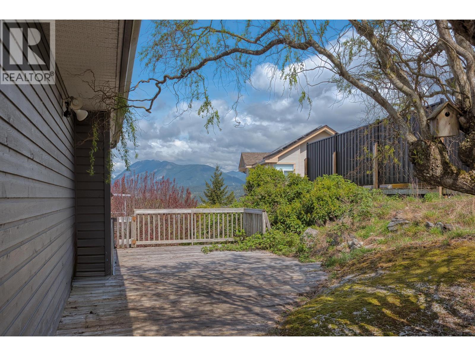 5796 Trail Avenue, Sechelt, British Columbia  V7Z 0L8 - Photo 9 - R3114356