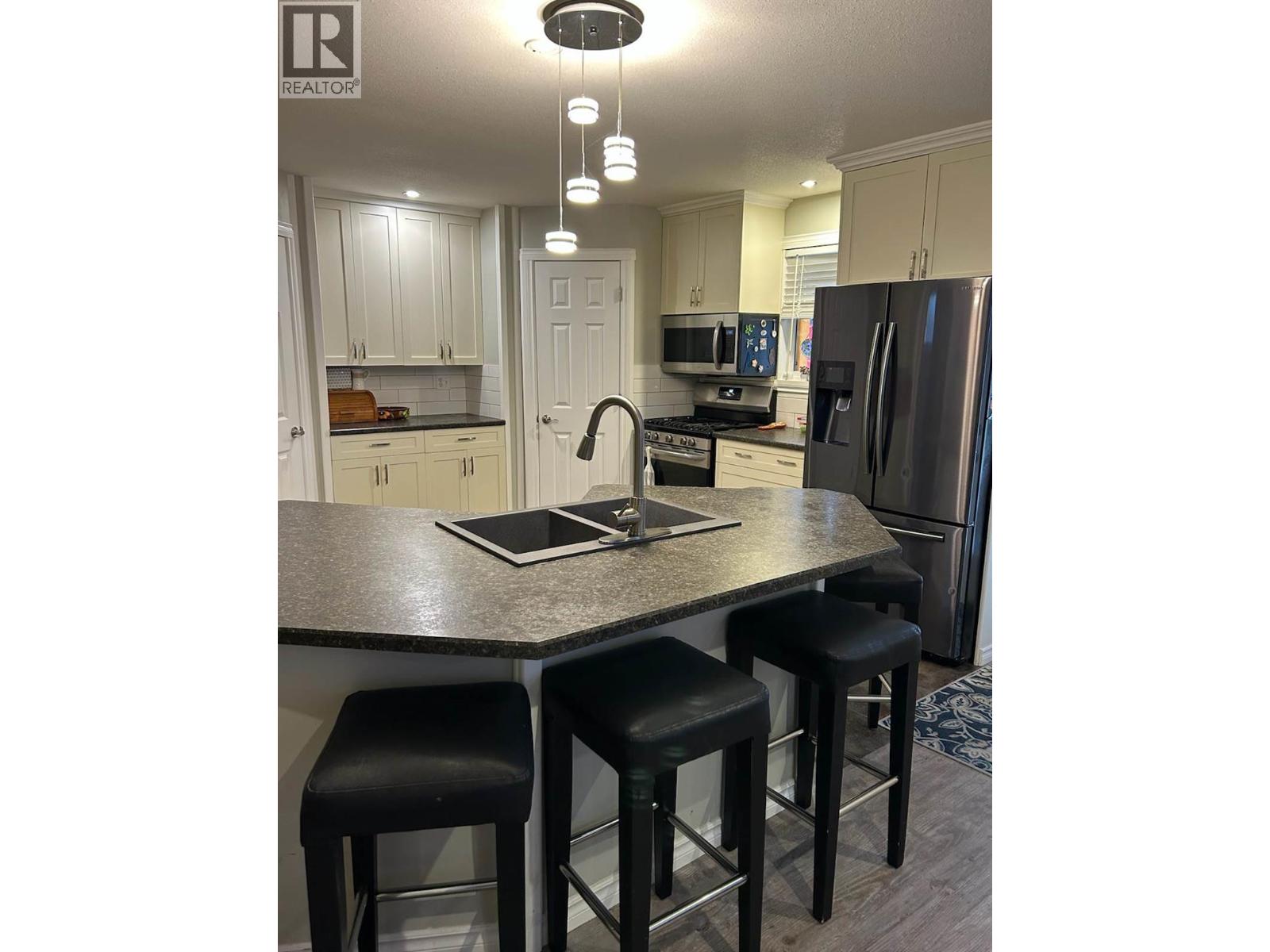 101 Oak Street, Fauquier, British Columbia  V0G 1K0 - Photo 13 - 10333123