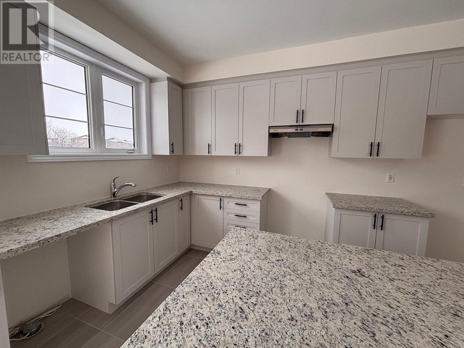 30 Rosanne Circle, Wasaga Beach, Ontario  L9Z 0N3 - Photo 2 - S13027772