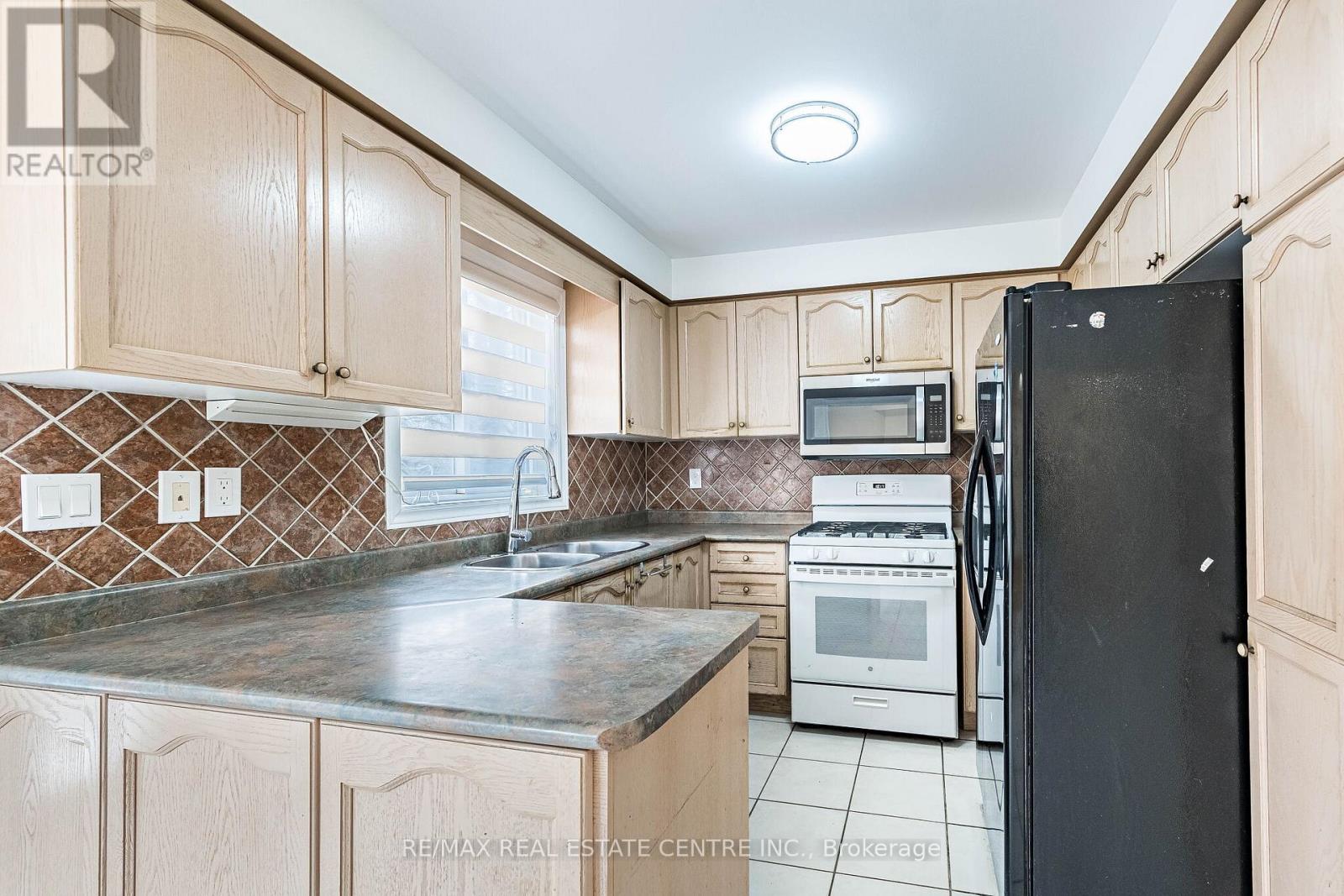 3469 Old Orchard Park Drive, Mississauga (Fairview), Ontario  L5B 4E1 - Photo 15 - W13027804