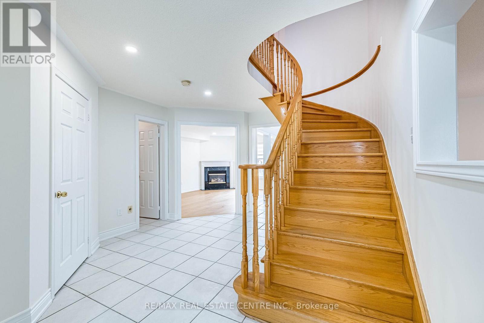 3469 Old Orchard Park Drive, Mississauga (Fairview), Ontario  L5B 4E1 - Photo 4 - W13027804