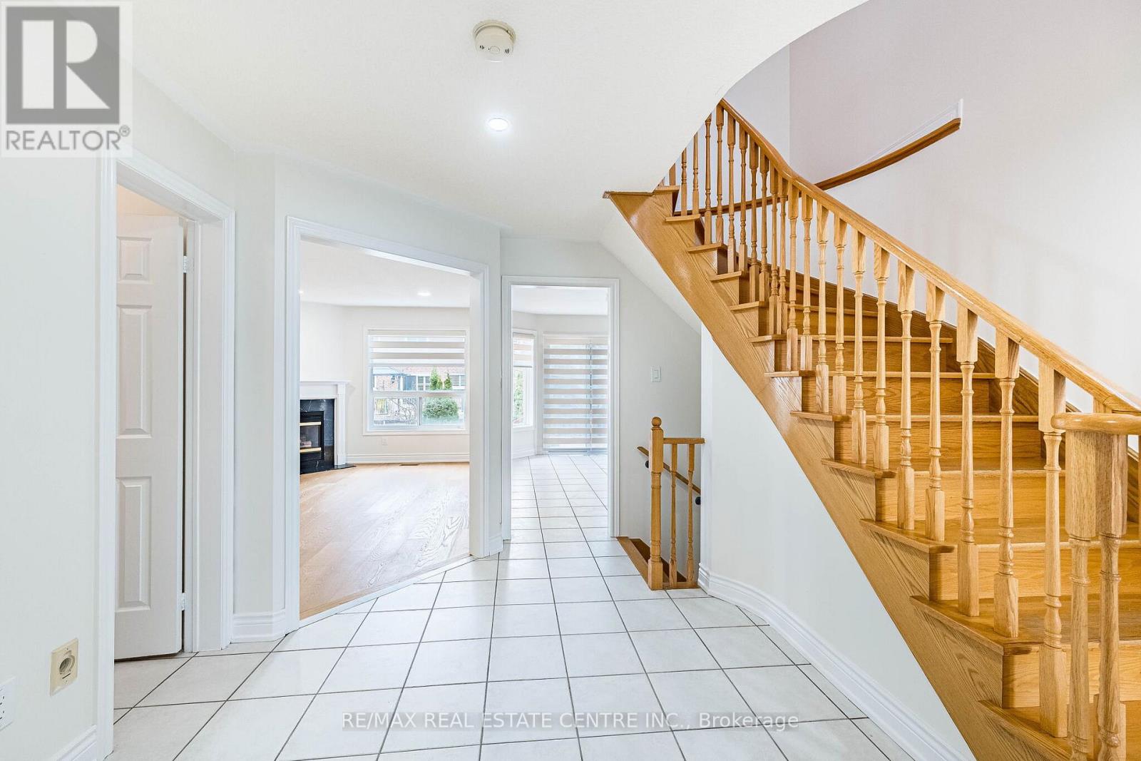 3469 Old Orchard Park Drive, Mississauga (Fairview), Ontario  L5B 4E1 - Photo 8 - W13027804