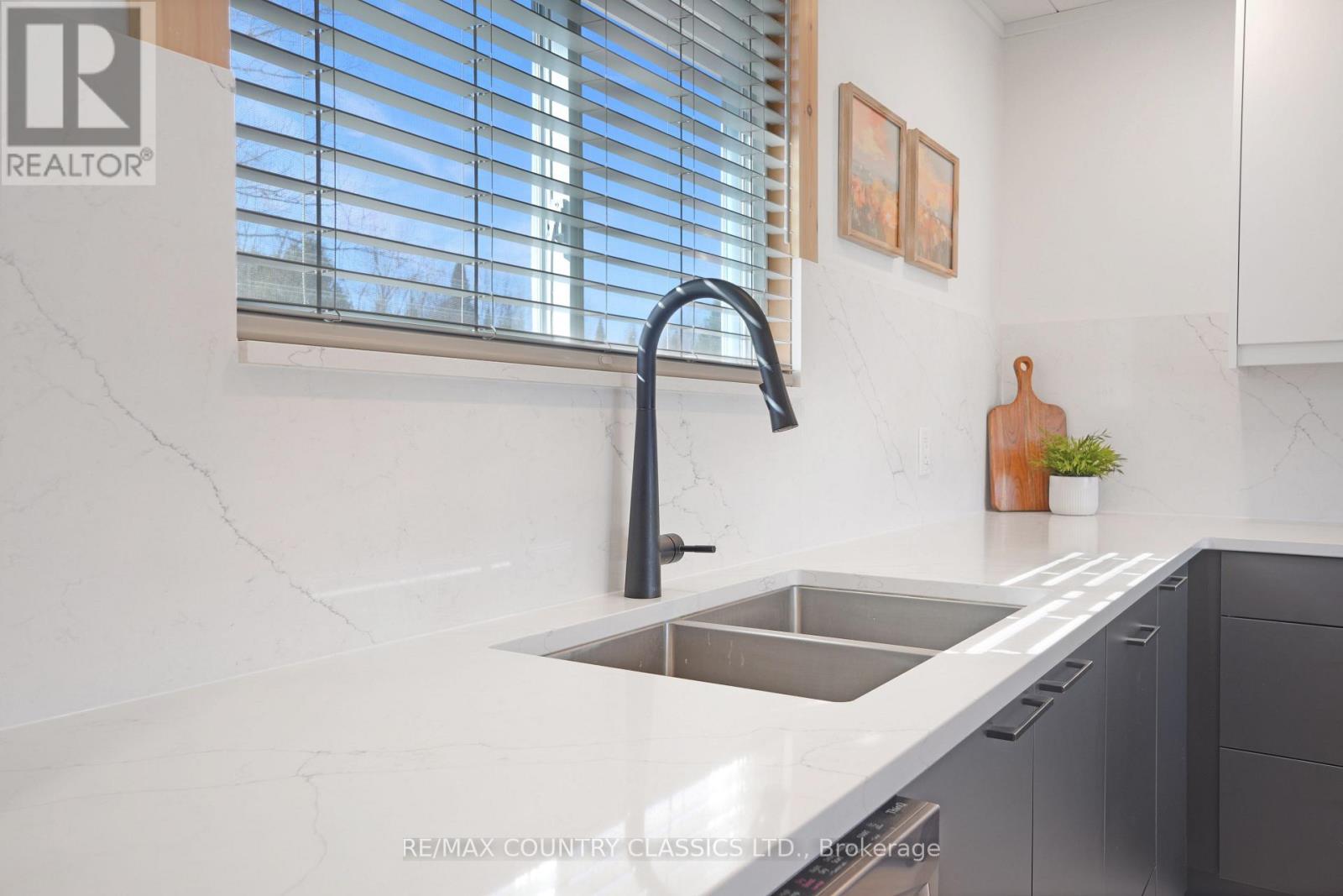 31 Sprucedale Street, Highlands East, Ontario  K0L 1M0 - Photo 15 - X13022978