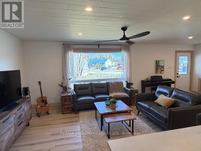 31 Sprucedale Street, Highlands East, Ontario  K0L 1M0 - Photo 17 - X13022978