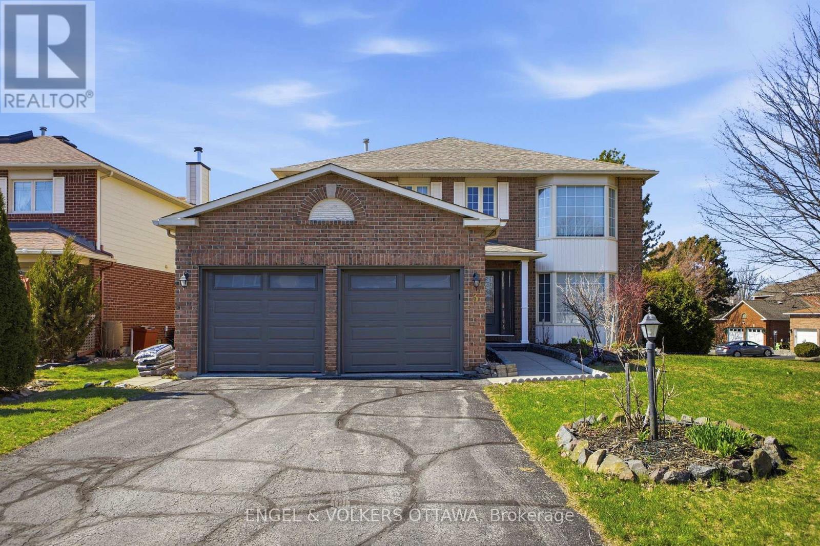 3 BALDING CRESCENT, Ottawa, Ontario