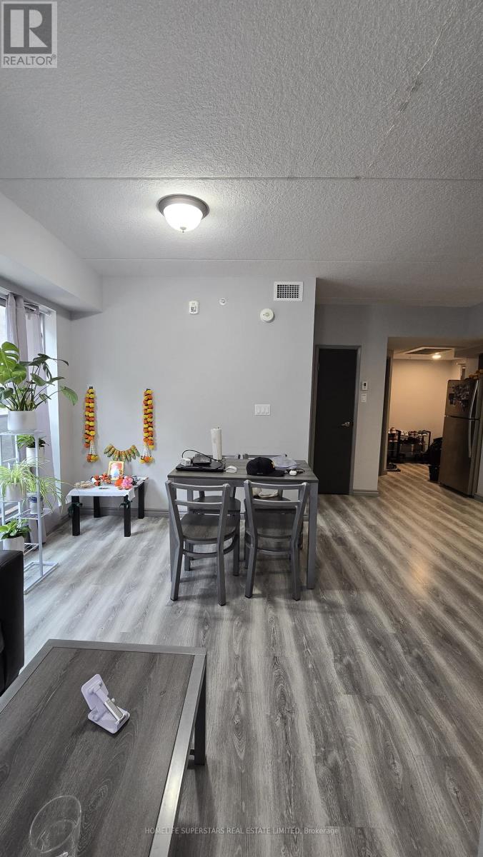 H 207 - 275 Larch Street, Waterloo, Ontario  N2L 3R2 - Photo 6 - X13027786