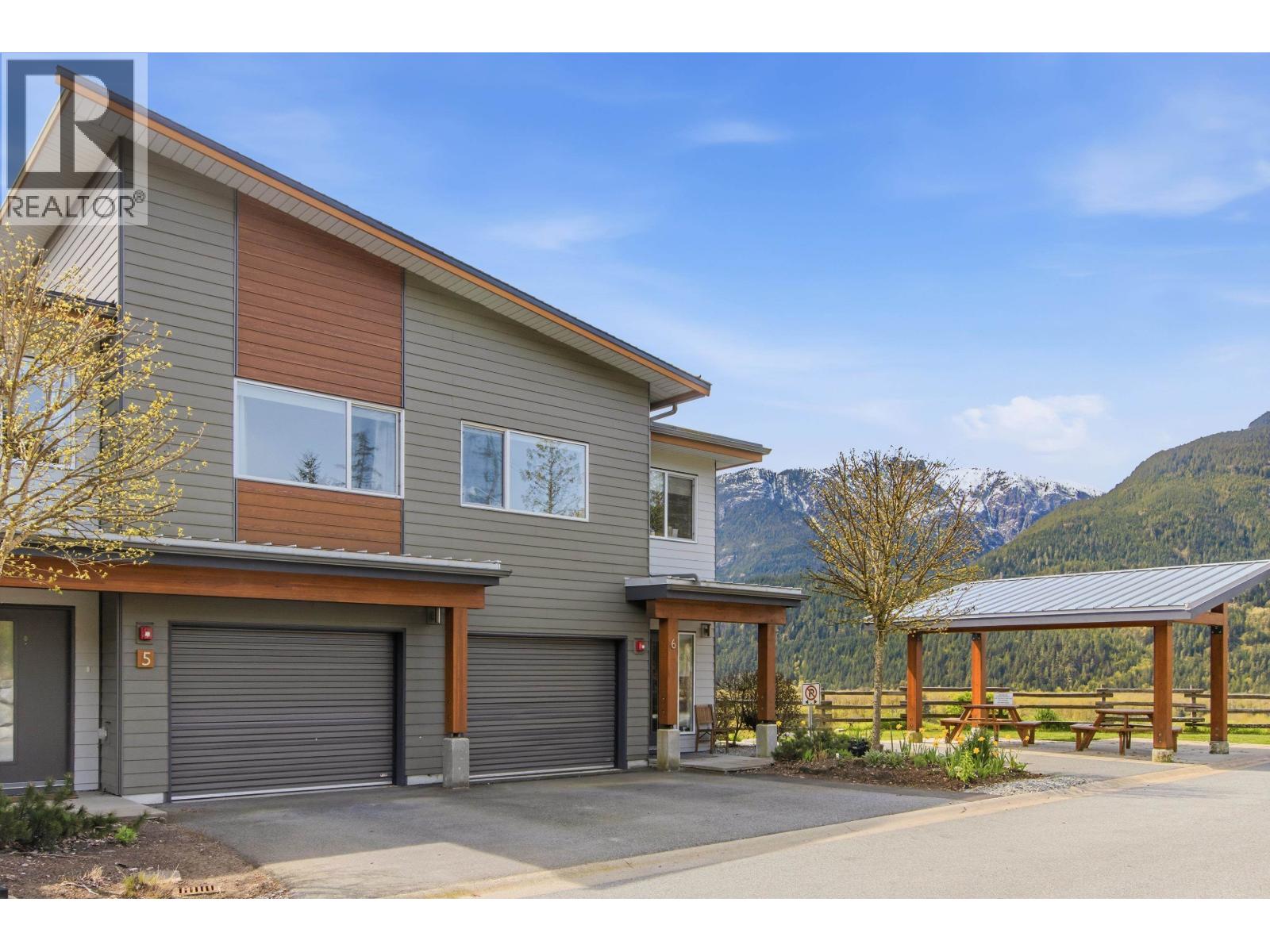 5 41365 Skyridge Place, Squamish, British Columbia  V8B 0Y6 - Photo 2 - R3111908