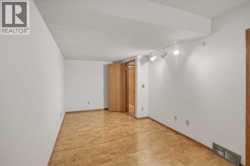 240 Varsity Estates Terrace Nw, Calgary, Alberta  T3B 5J4 - Photo 32 - A2303036