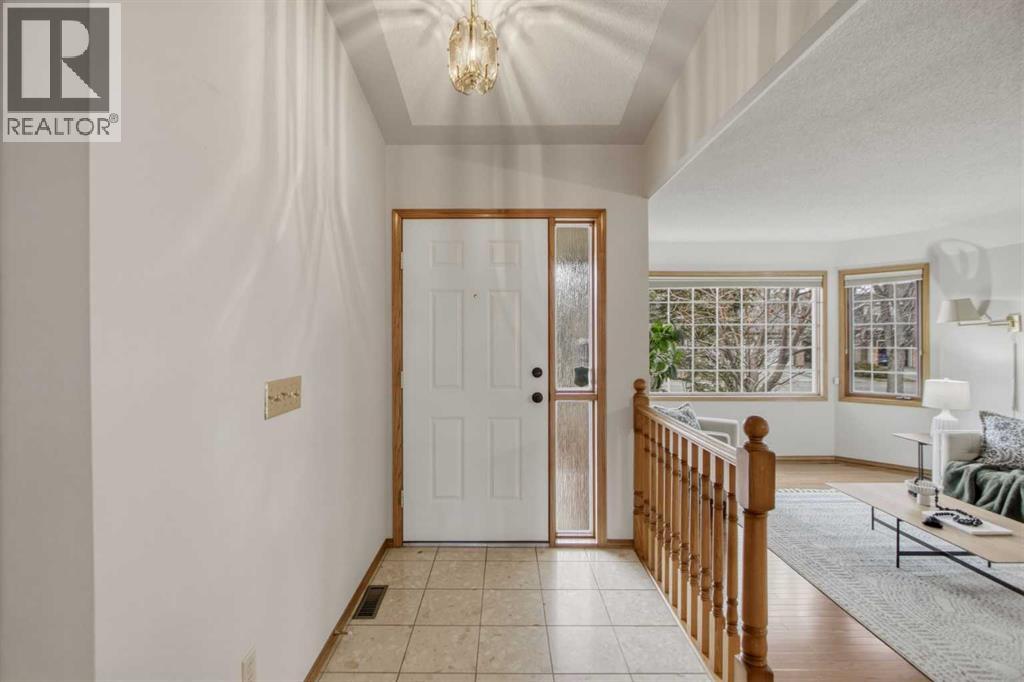 240 Varsity Estates Terrace Nw, Calgary, Alberta  T3B 5J4 - Photo 5 - A2303036