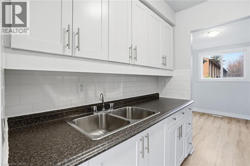 125 Limeridge Road W, Hamilton, Ontario  L9C 3V3 - Photo 12 - 40822660