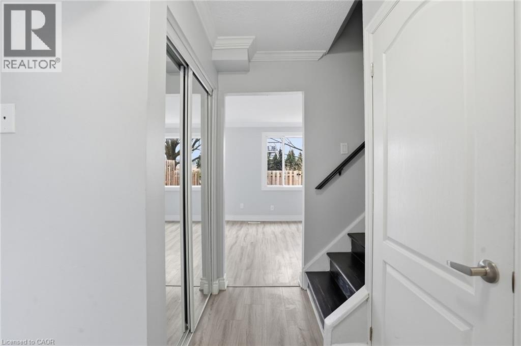 125 Limeridge Road W, Hamilton, Ontario  L9C 3V3 - Photo 6 - 40822660