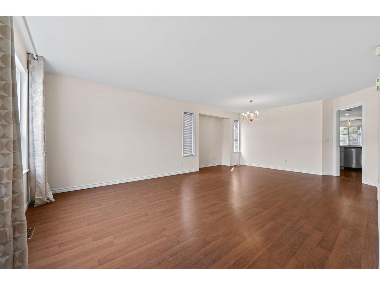 15488 108a Avenue, Surrey, British Columbia  V3R 6J1 - Photo 4 - R3113355