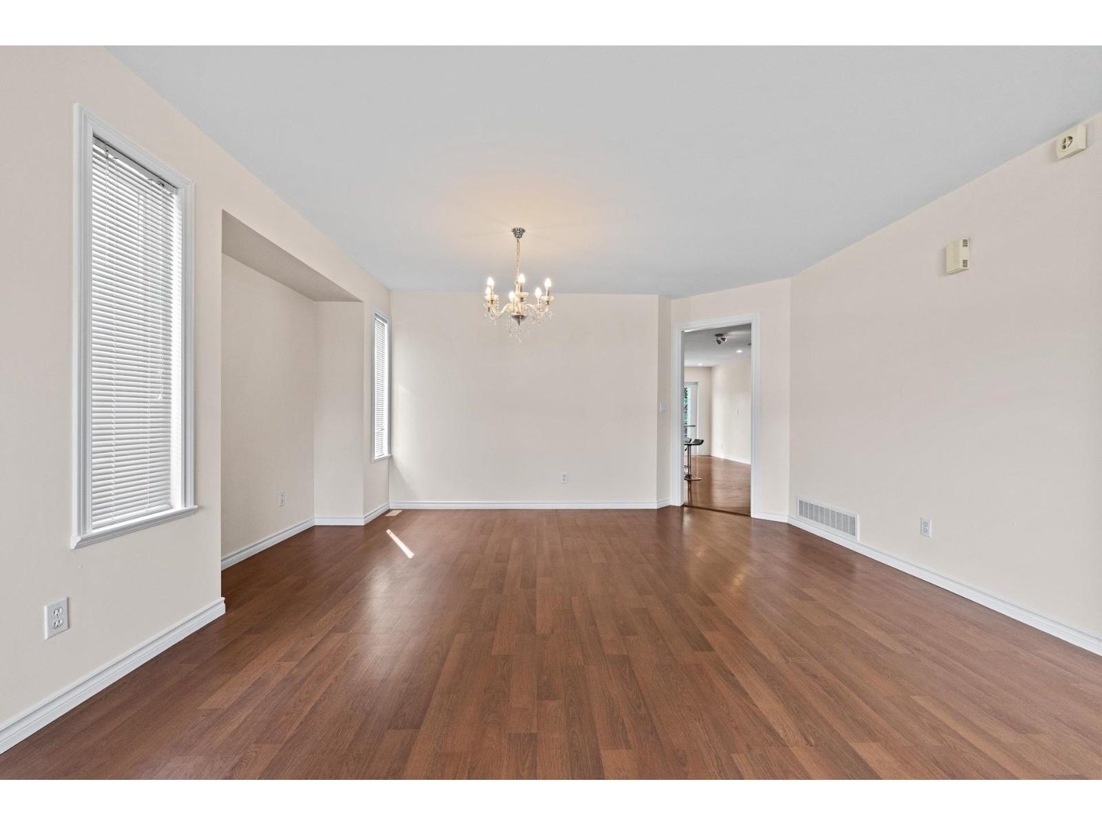 15488 108a Avenue, Surrey, British Columbia  V3R 6J1 - Photo 5 - R3113355