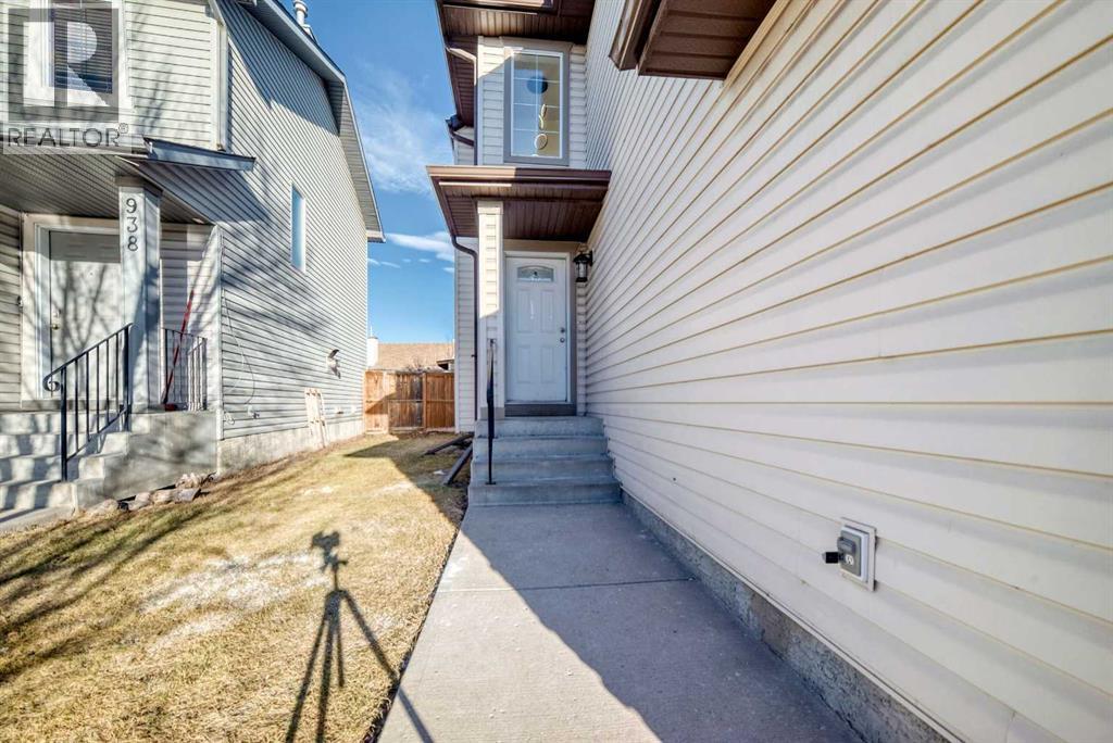 936 Cranston Drive SE, Calgary, Alberta  T3M 1E3 - Photo 2 - A2277414