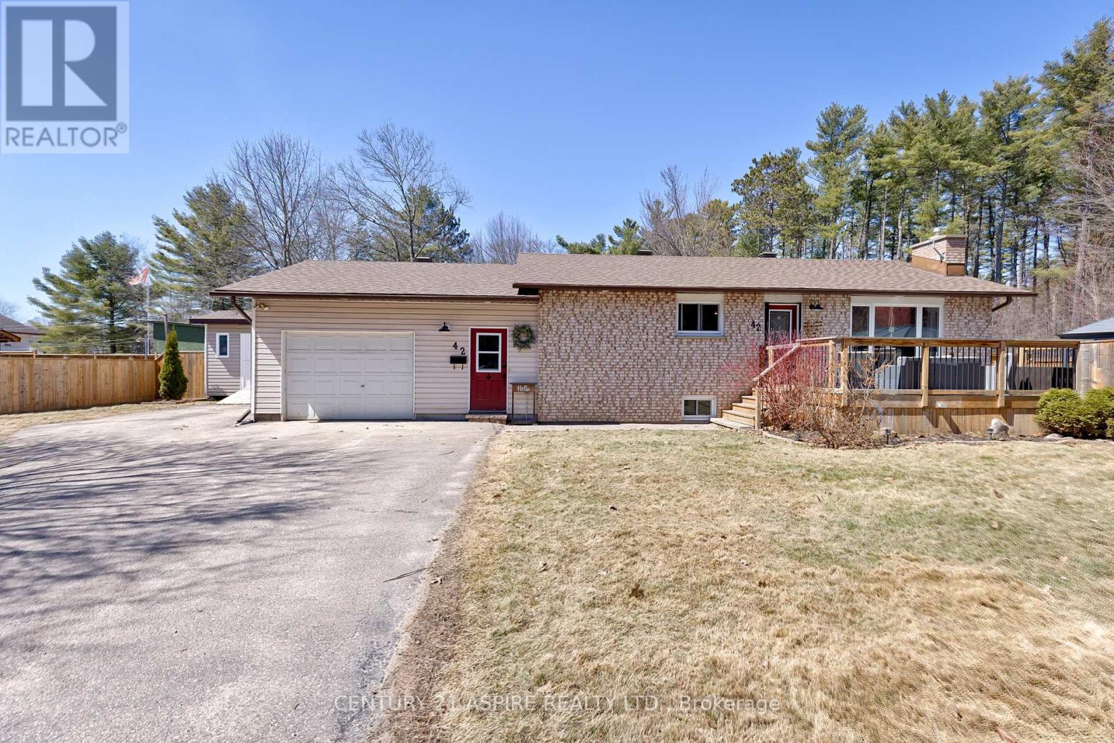 42 EAST STREET E, Petawawa, Ontario