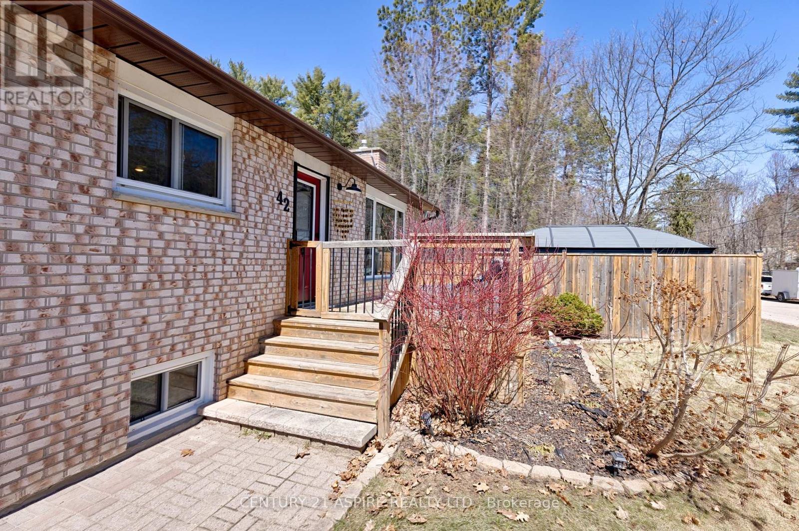 42 East Street E, Petawawa, Ontario  K8H 2N9 - Photo 2 - X13027900