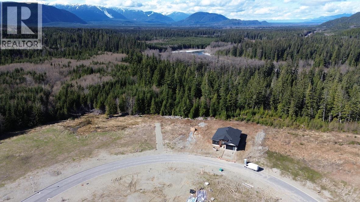 205 Wakita Street, Kitimat, British Columbia  V8C 0B7 - Photo 3 - R3113706