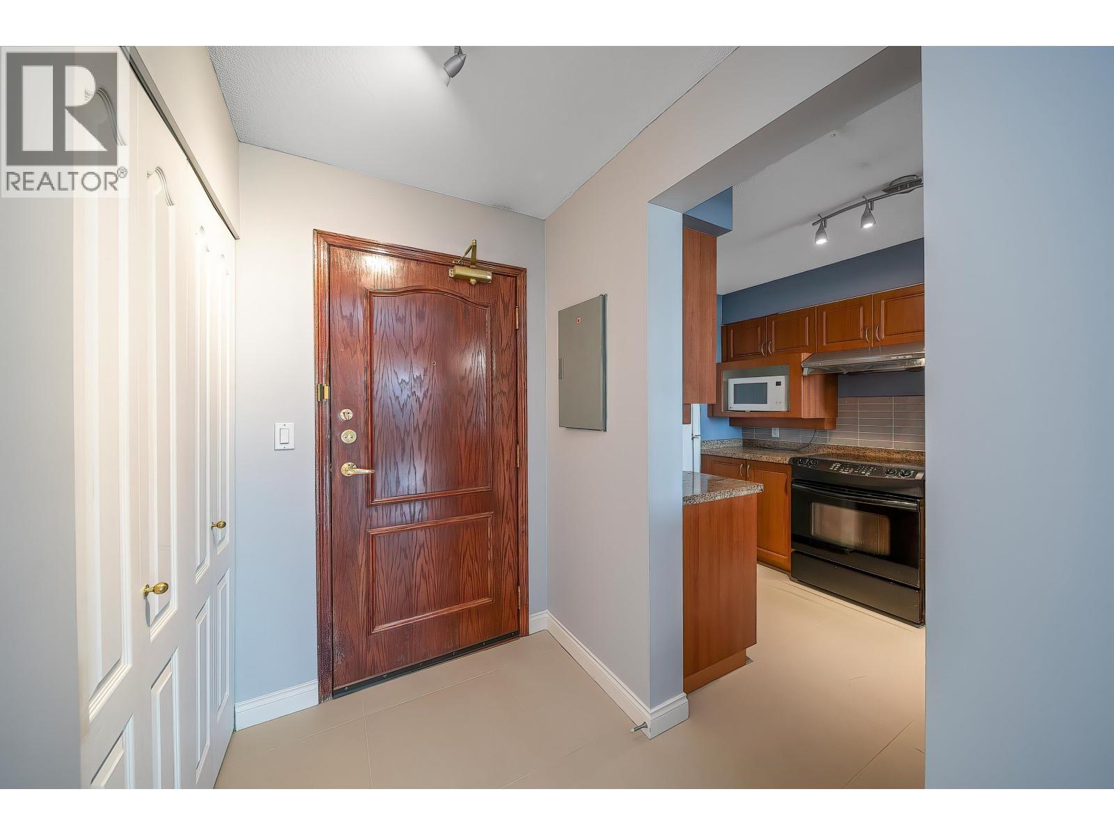 1011 7380 Elmbridge Way, Richmond, British Columbia  V6X 4A1 - Photo 3 - R3108027