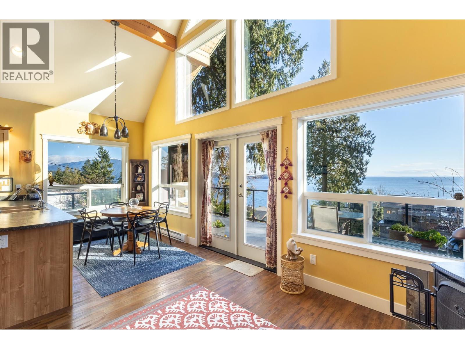 1051 GOWER POINT ROAD, Gibsons, British Columbia