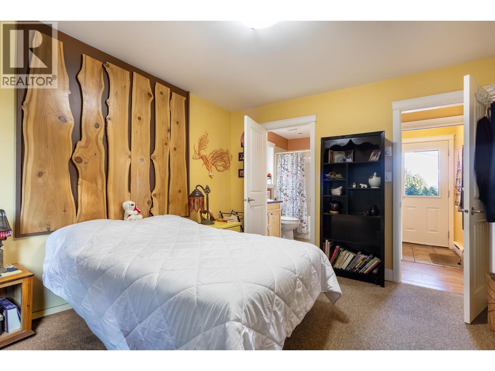 1051 Gower Point Road, Gibsons, British Columbia  V0N 1V3 - Photo 12 - R3092421