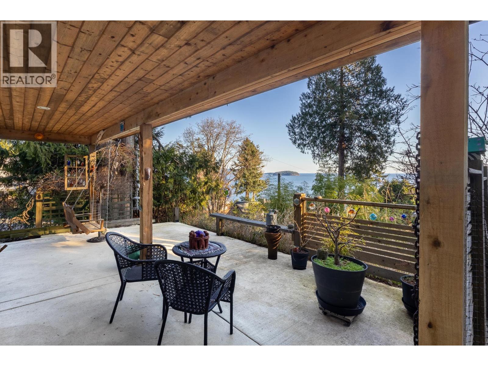 1051 Gower Point Road, Gibsons, British Columbia  V0N 1V3 - Photo 20 - R3092421