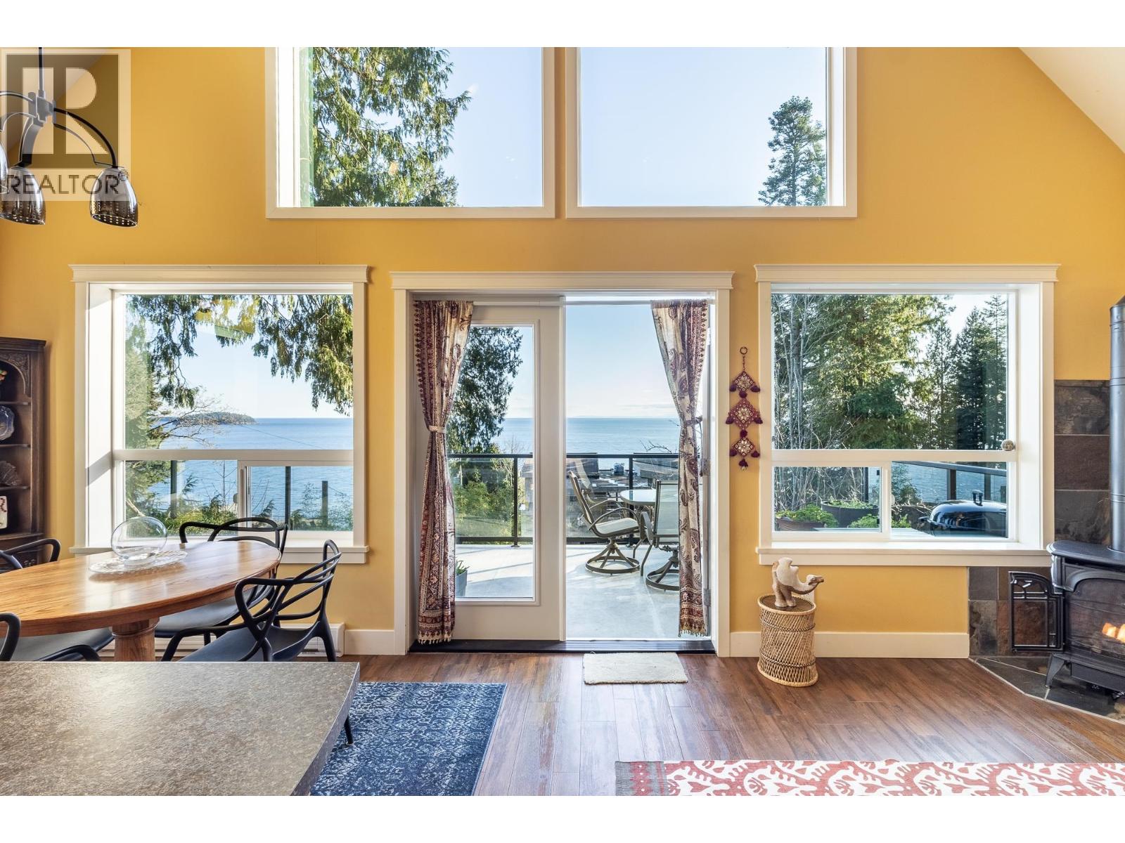 1051 Gower Point Road, Gibsons, British Columbia  V0N 1V3 - Photo 4 - R3092421