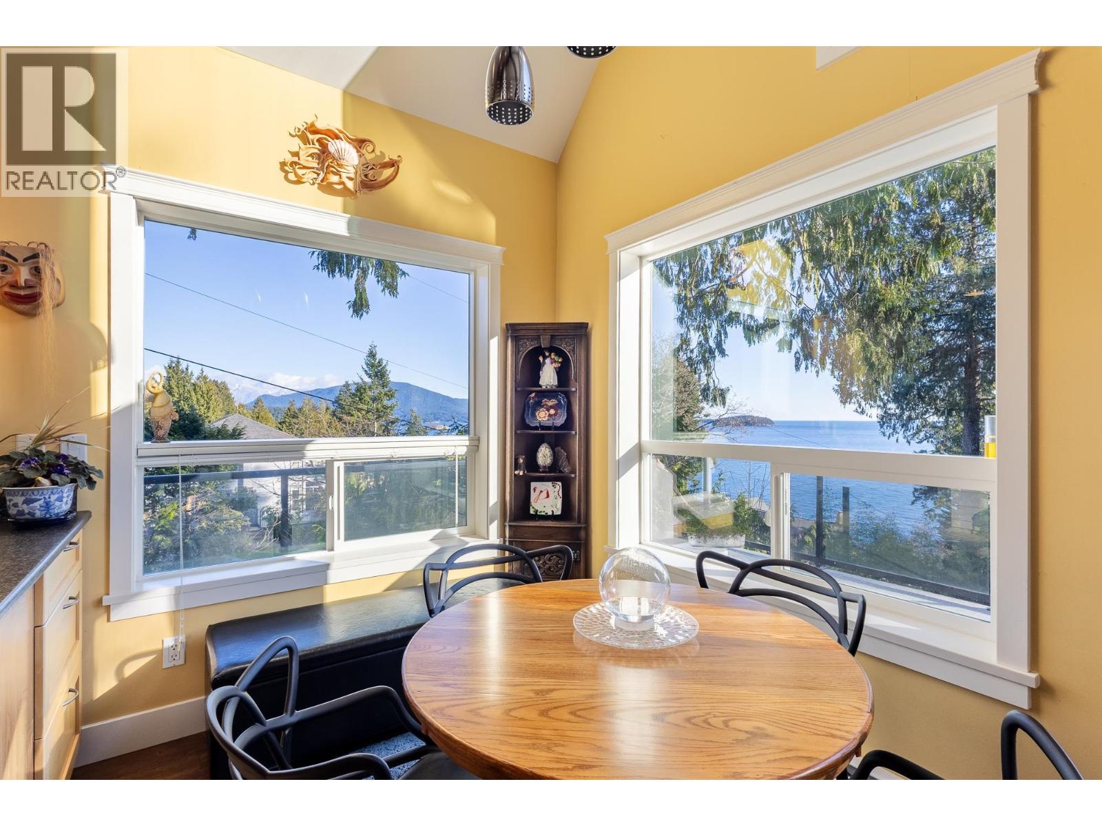 1051 Gower Point Road, Gibsons, British Columbia  V0N 1V3 - Photo 6 - R3092421