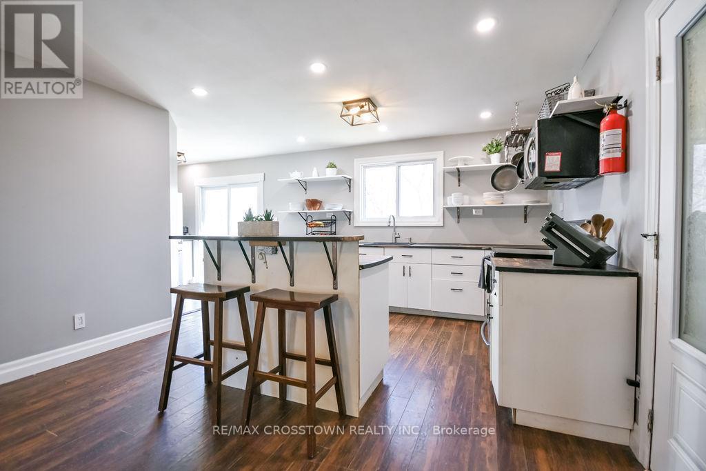 461 Barnes Avenue, Tay, Ontario  L0K 1R0 - Photo 14 - S13027834