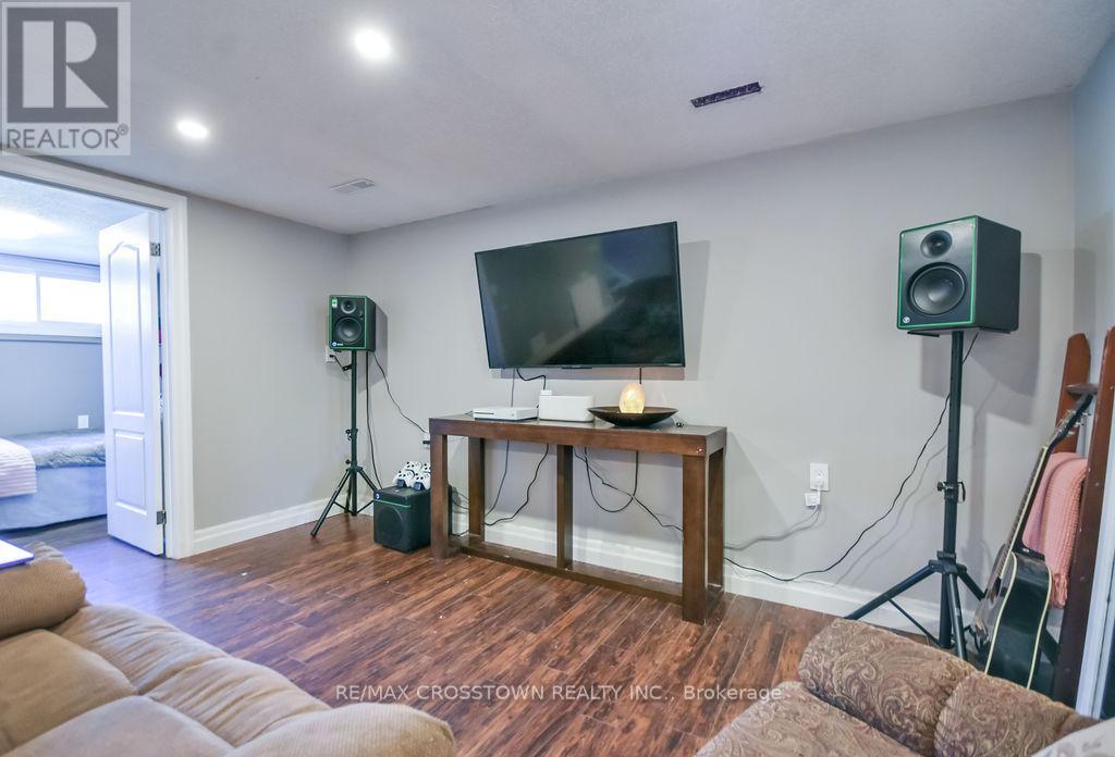 461 Barnes Avenue, Tay, Ontario  L0K 1R0 - Photo 34 - S13027834