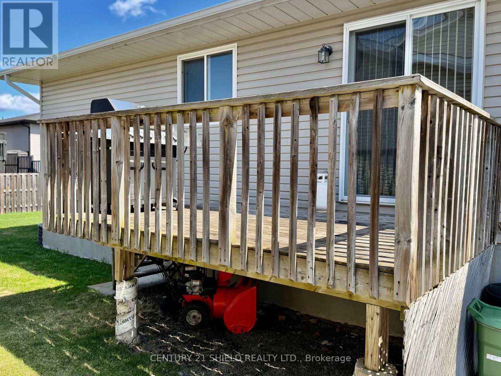 101 Mckenzie Street W, Cornwall, Ontario  K6K 1W2 - Photo 3 - X12808564