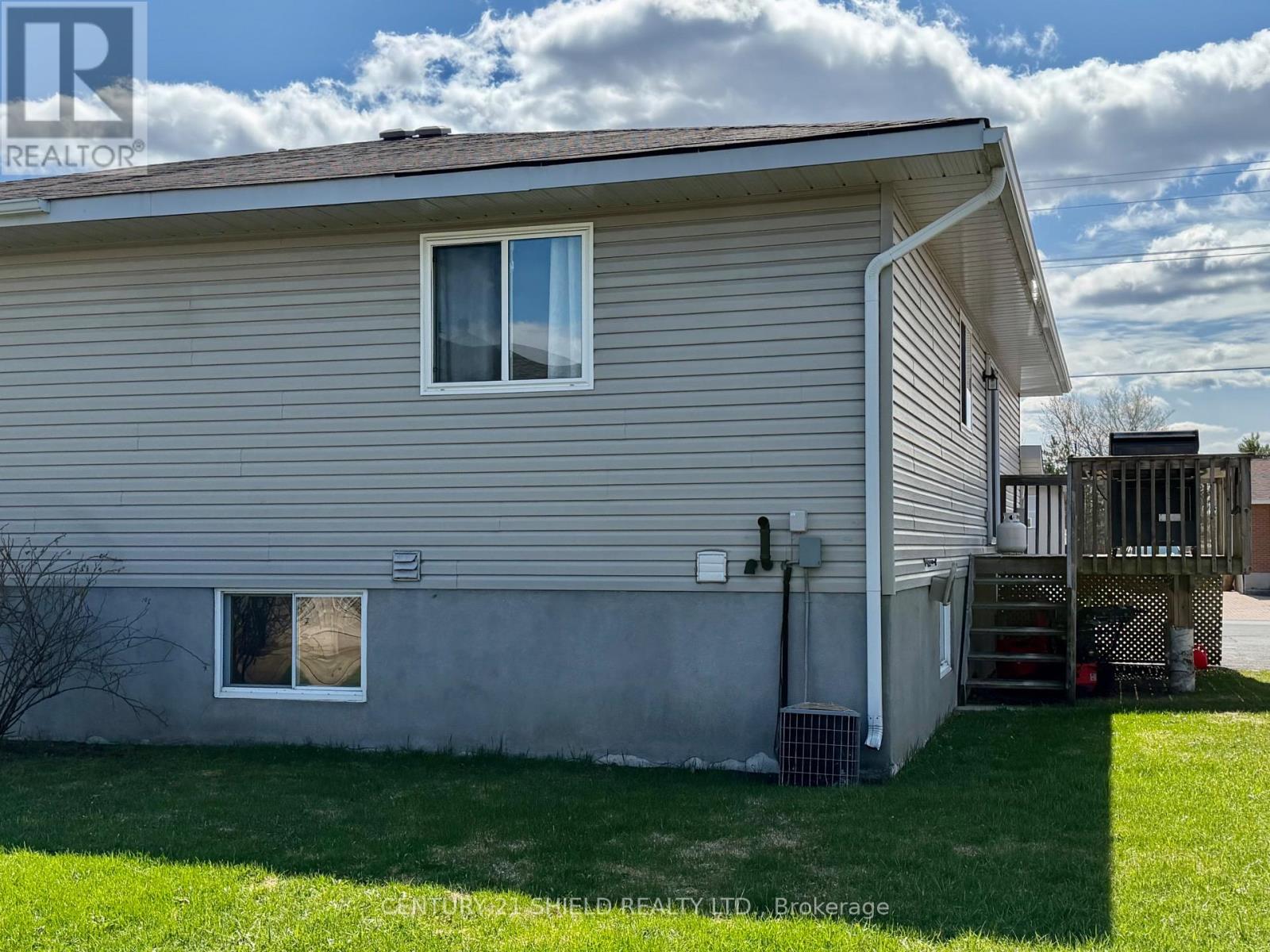 101 Mckenzie Street W, Cornwall, Ontario  K6K 1W2 - Photo 4 - X12808564