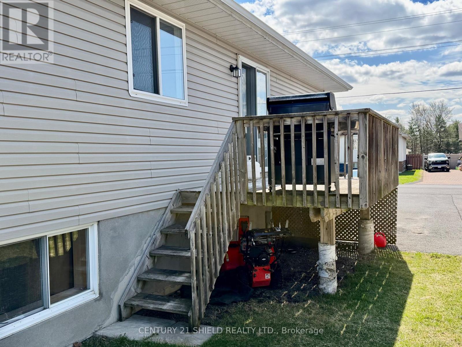 101 Mckenzie Street W, Cornwall, Ontario  K6K 1W2 - Photo 5 - X12808564