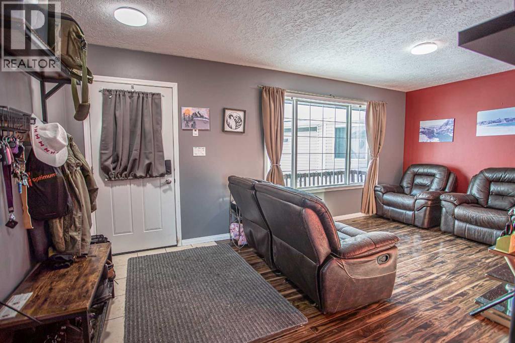 3 Boyer Close, High Level, Alberta  T0H 1Z0 - Photo 4 - A2293127