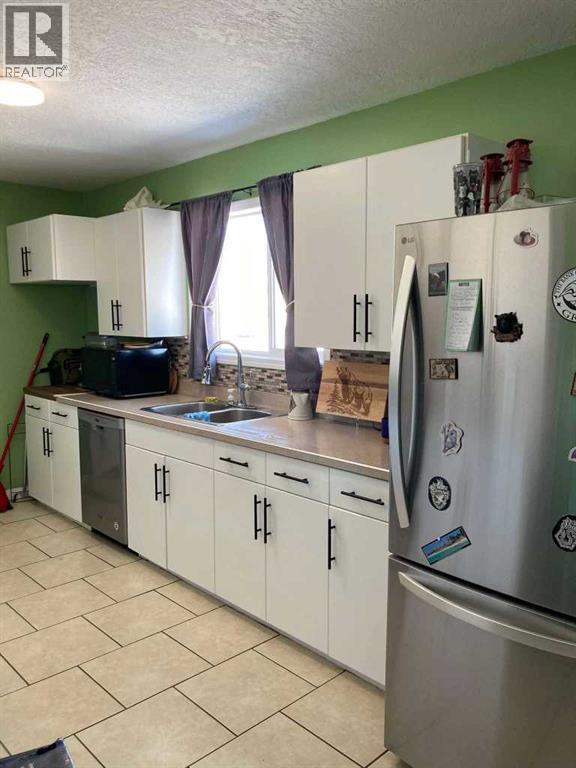 3 Boyer Close, High Level, Alberta  T0H 1Z0 - Photo 5 - A2293127