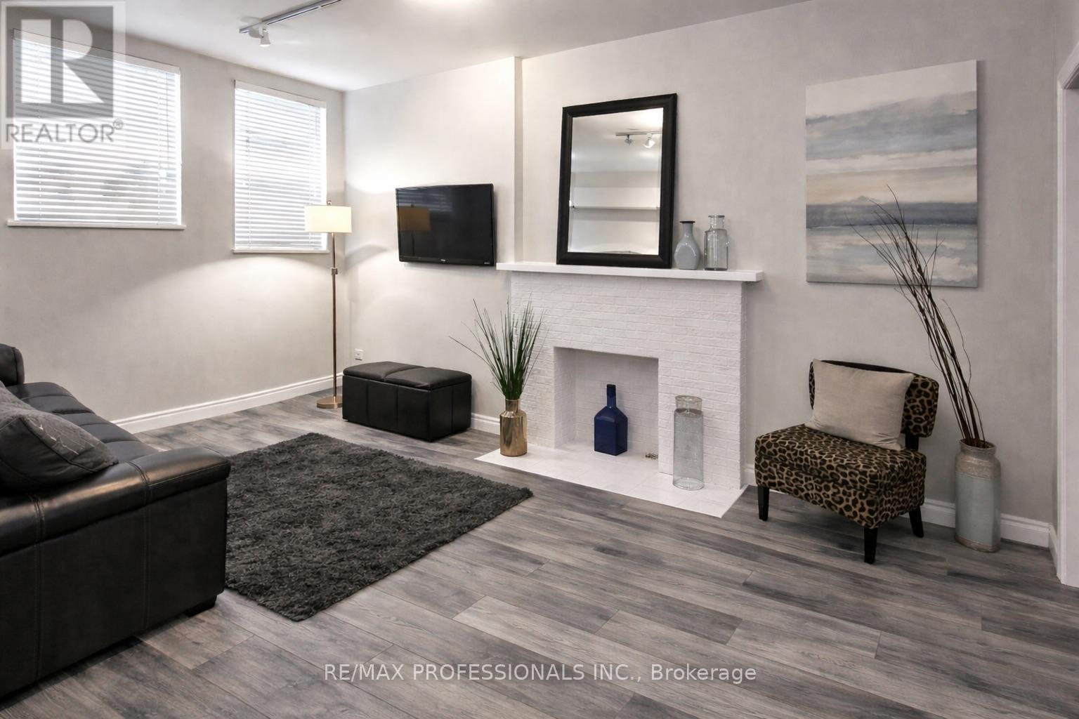 105 - 412 Jarvis Street, Toronto, Ontario  M4Y 2G6 - Photo 2 - C13027858